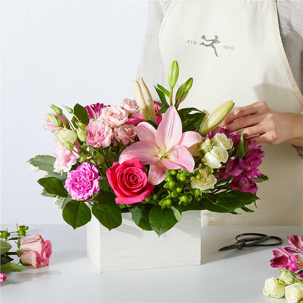 Sweetberry Box – A Florist Original –  Dickson Florist, Dickson TN